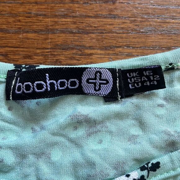 Boohoo Plus Ditsy Floral Smock Dress - Picture 2 of 5